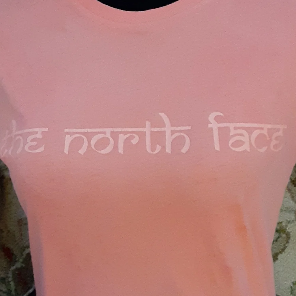 The North Face light coral cap sleeve tee shirt Swirl Pattern  size Medium EUC - Picture 3 of 6